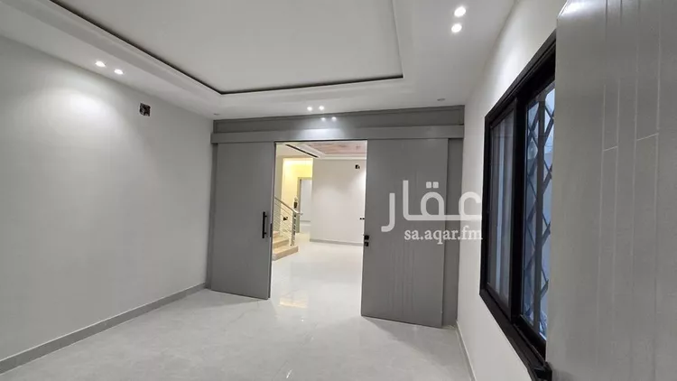 دور للبيع في شارع حصين بن حدير, حي بدر, مدينة الرياض, منطقة الرياض صورة 4