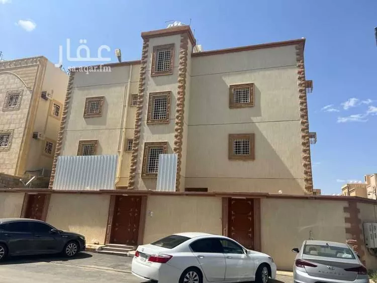 عمارة للبيع في شارع رجية ، حي المحالة ، لعصان ، منطقة عسير