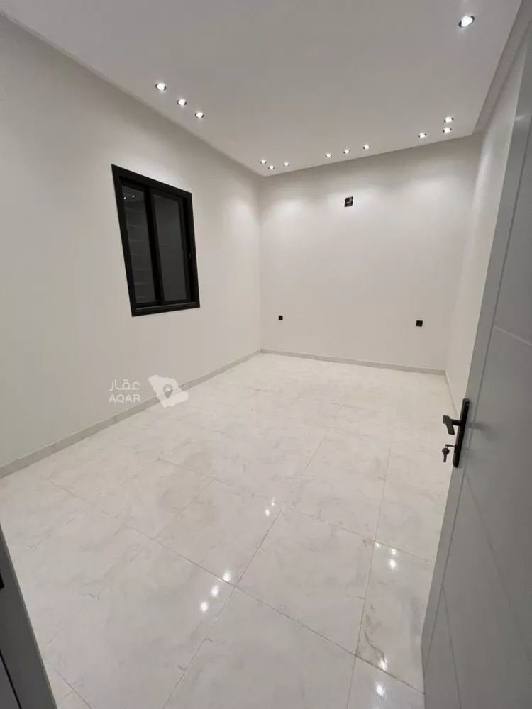 دور للبيع في شارع علي بن موهب, حي عكاظ, مدينة الرياض, منطقة الرياض صورة 2