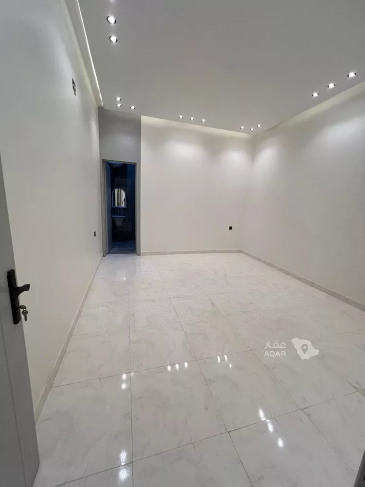 دور للبيع في شارع علي بن موهب, حي عكاظ, مدينة الرياض, منطقة الرياض صورة 3