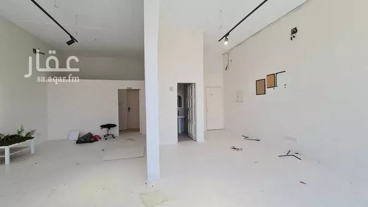 محل للإيجار في شارع عمر بن الخطاب الفرعي, حي الإسكان, مدينة بريده, منطقة القصيم صورة 2