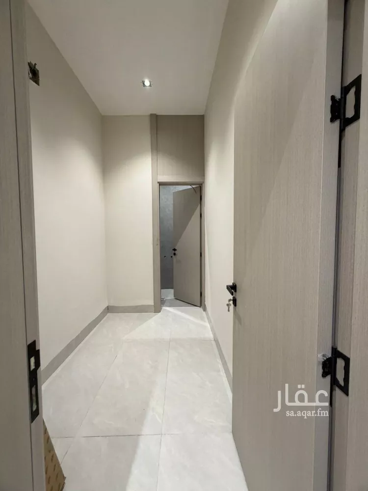 فيلا للبيع في شارع السلطان قابوس بن سعيد, حي المعيزيلة, مدينة الرياض, منطقة الرياض 10