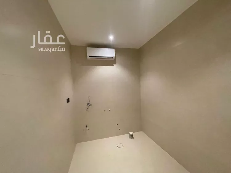 Floor for Sale in Riyadh Al Yarmouk 7