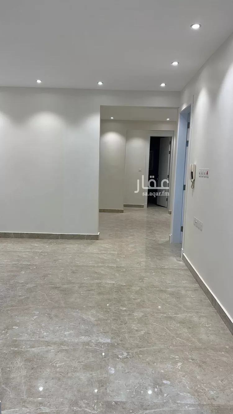 فيلا للبيع في شارع الجفة, حي الملك فهد, مدينة الرياض, منطقة الرياض صورة 2