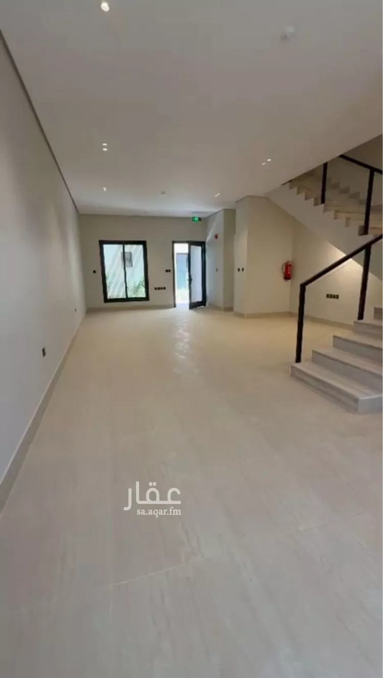 فيلا للإيجار في شارع يوسف اللخمي, حي الرمال, مدينة الرياض, منطقة الرياض صورة 3