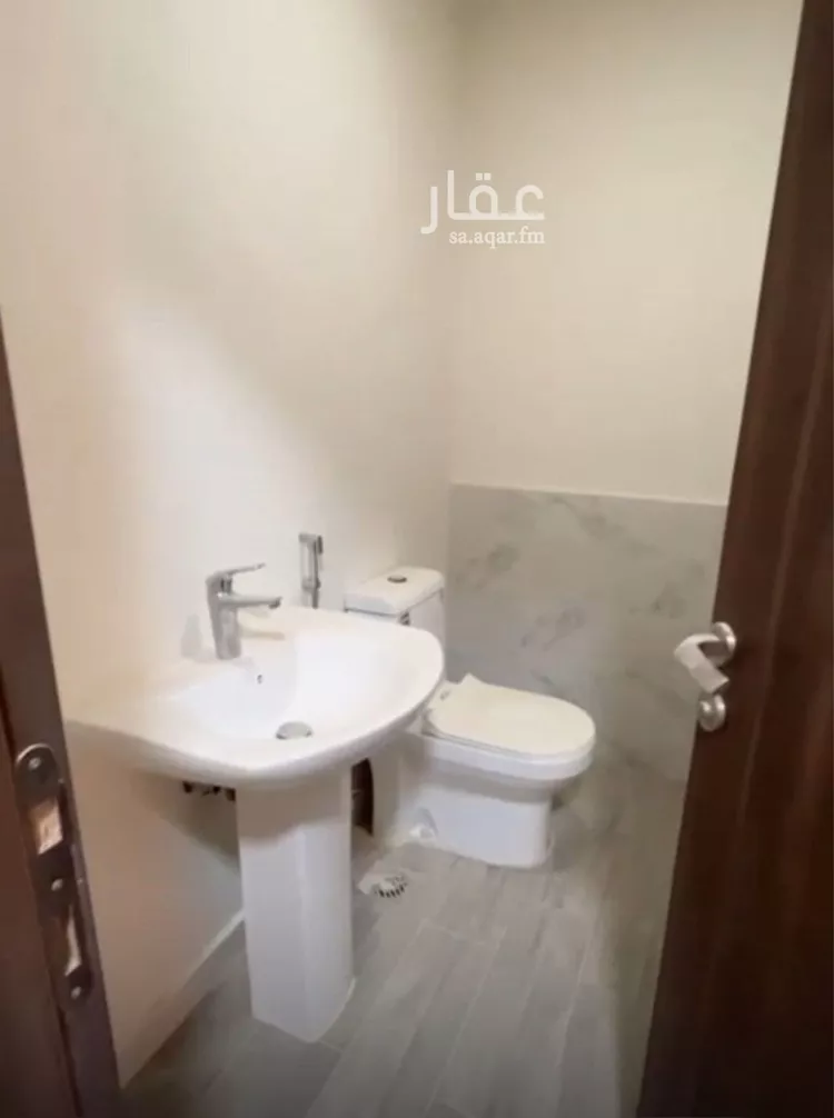 فيلا للإيجار في شارع زكريا الأنصاري, حي مطار الملك خالد الدولي, مدينة الرياض, منطقة الرياض صورة 4