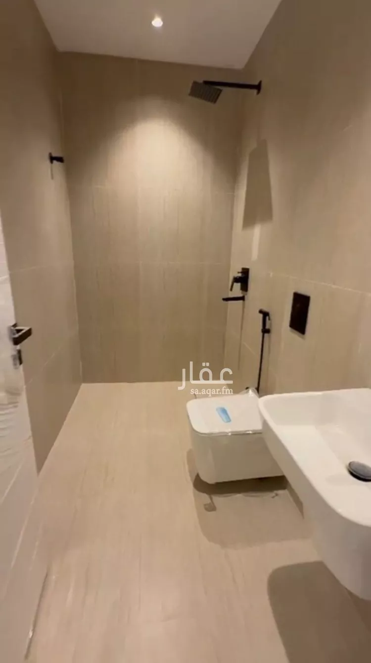 فيلا للإيجار في شارع يوسف اللخمي, حي الرمال, مدينة الرياض, منطقة الرياض