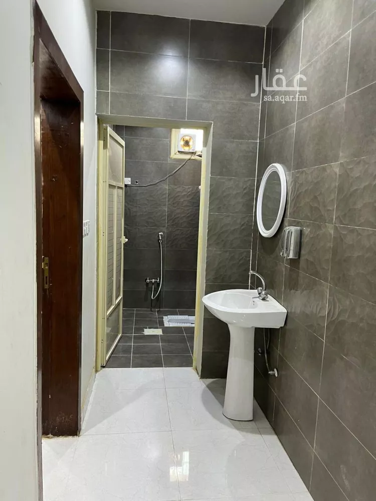 فيلا للبيع في شارع صخر بن عمرو, حي السليمانية, مدينة حفر الباطن, المنطقة الشرقية صورة 3