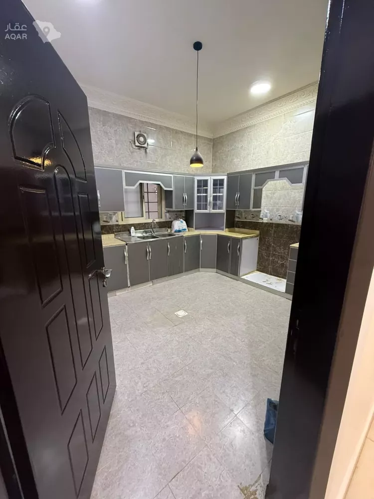 Floor for Rent in Riyadh Ar Rimal 3