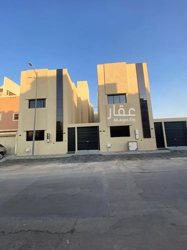 فيلا للبيع في شارع الشيخ عبدالله بن عبداللطيف ال شيخ, حي ظهرة العودة شرق, مدينة الدرعية, منطقة الرياض