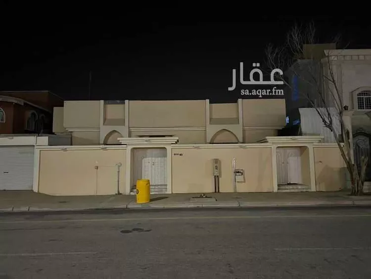 فيلا للبيع في شارع عبدالرحمن بن عوف ، حي الملك خالد ، عنيزة ، عنيزة