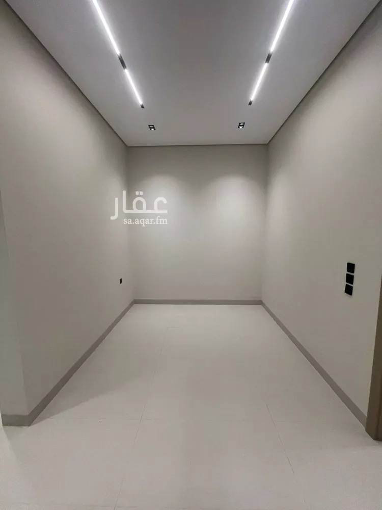 فيلا للبيع في شارع عيسى ابن سلمان خليفه, حي المعيزيلة, مدينة الرياض, منطقة الرياض 12