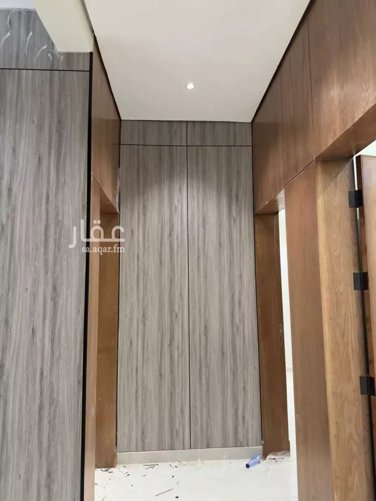 Floor for Sale in Riyadh Al Janadriyah