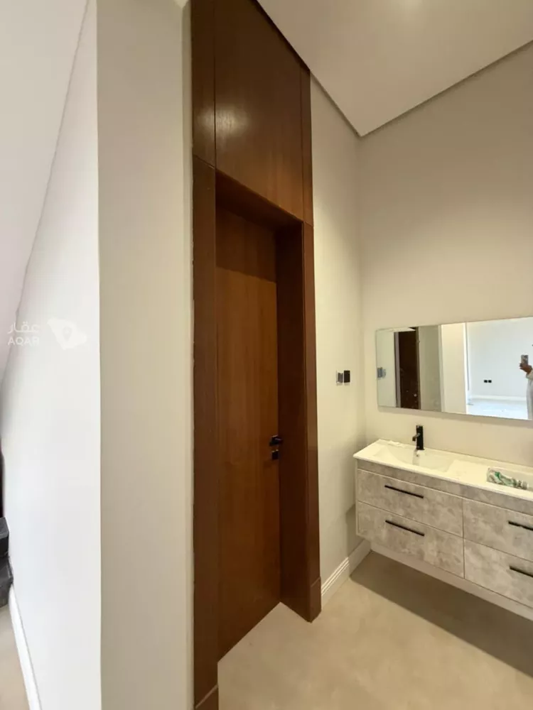 فيلا للبيع في شارع ابي الشيخ الاصبهاني, حي المهدية, مدينة الرياض, منطقة الرياض 15