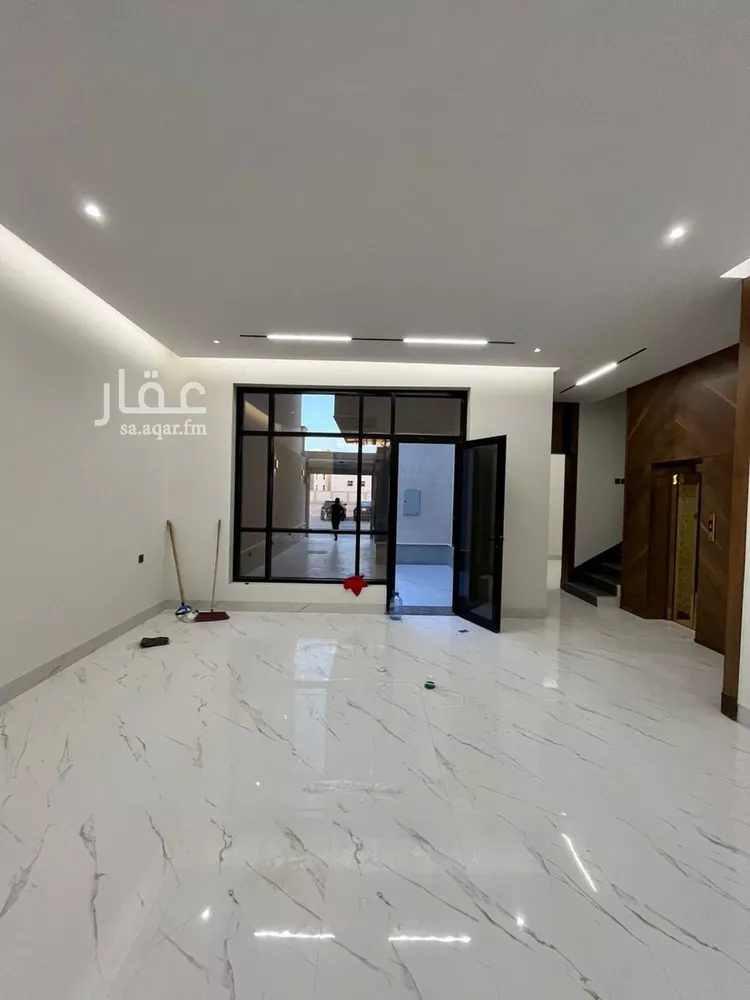 فيلا للبيع في صورة 5