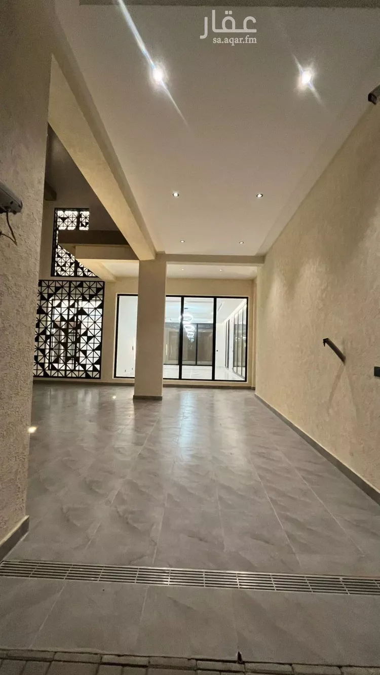 فيلا للبيع في شارع أحمد بن الرملي, حي المهدية, مدينة الرياض, منطقة الرياض صورة 2