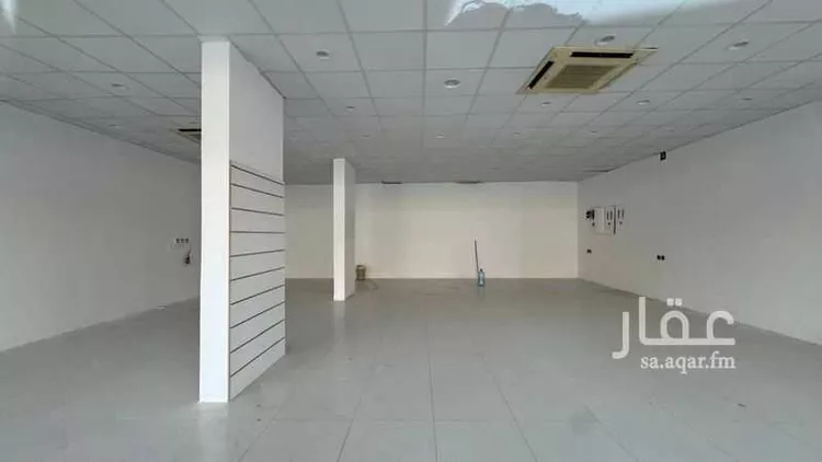 محل للإيجار في شارع الشيخ حسن بن حسين بن علي, حي الحمراء, مدينة الرياض, منطقة الرياض