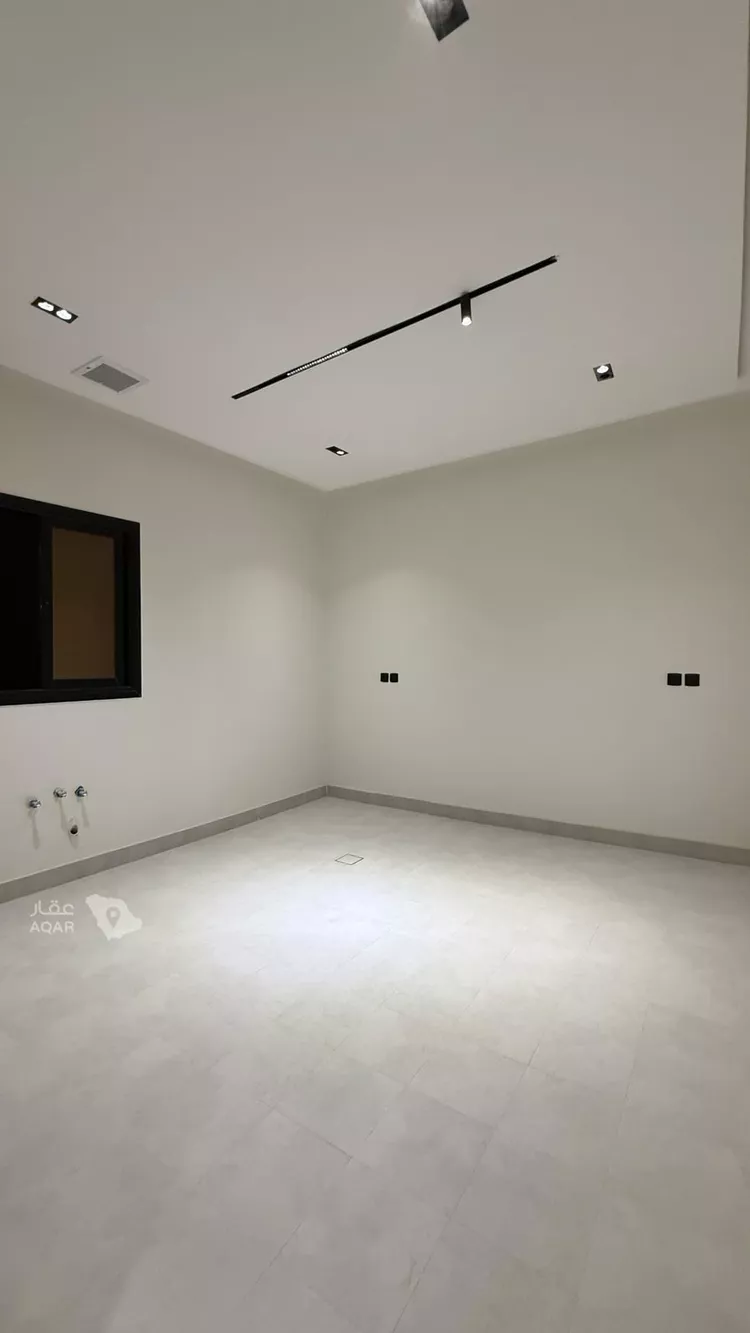 Floor for Sale in Riyadh Ar Rimal 11