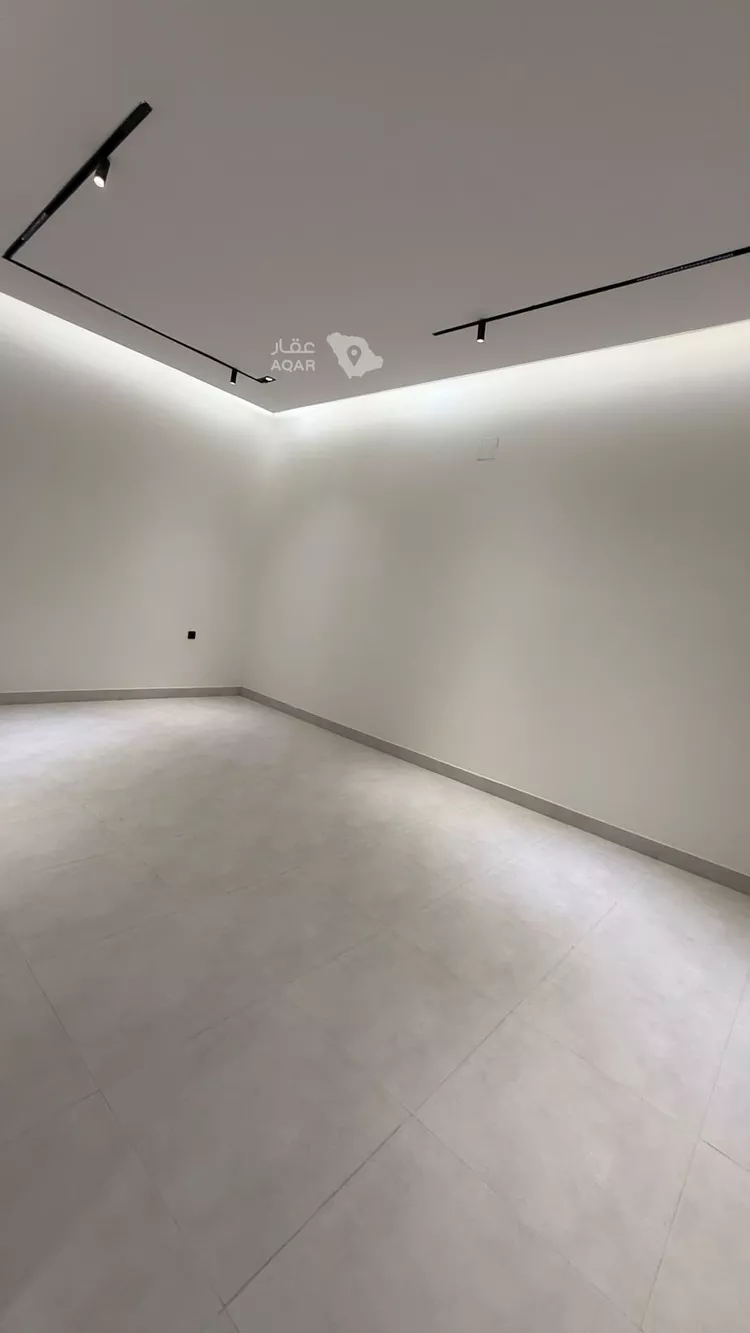Floor for Sale in Riyadh Ar Rimal 7