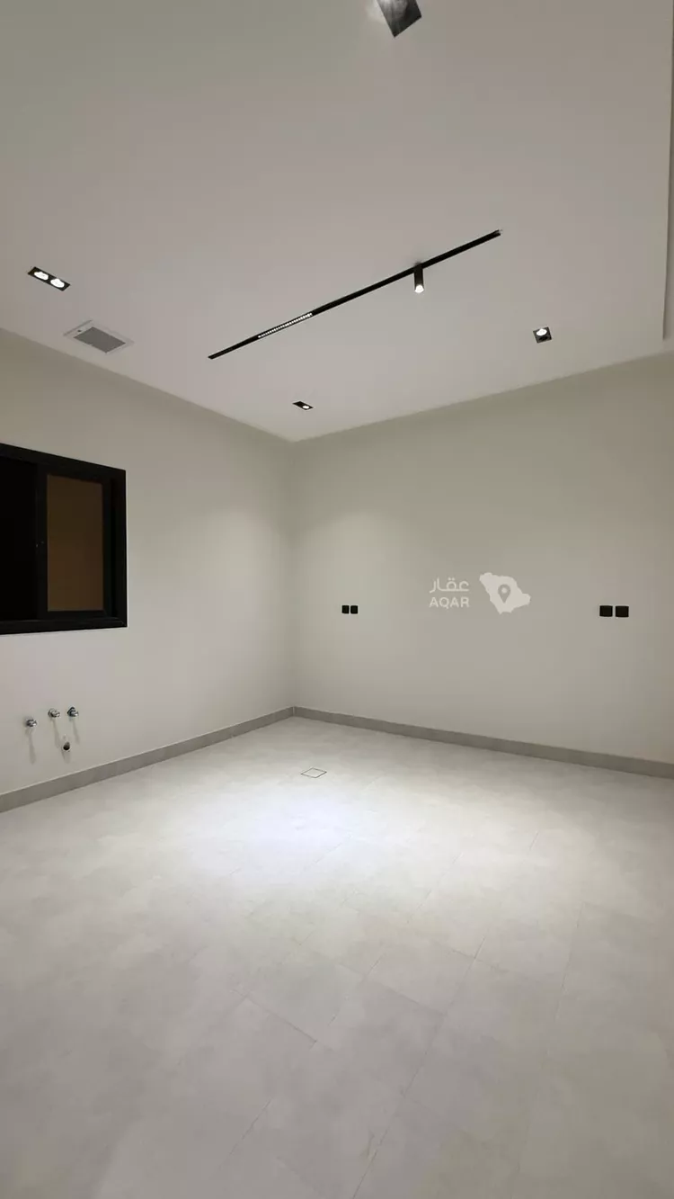 Floor for Sale in Riyadh Ar Rimal 7