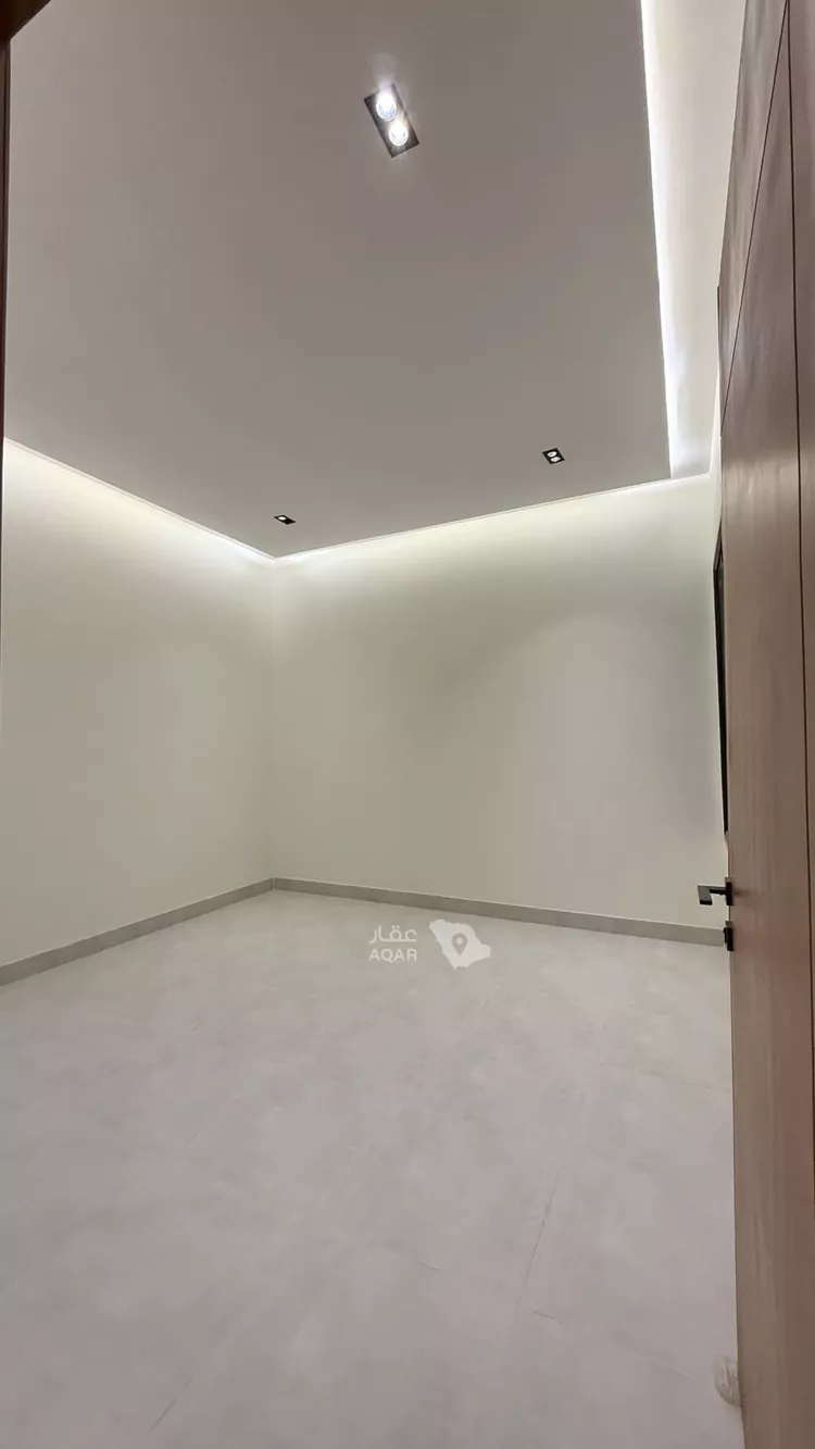 Floor for Sale in Riyadh Ar Rimal 8