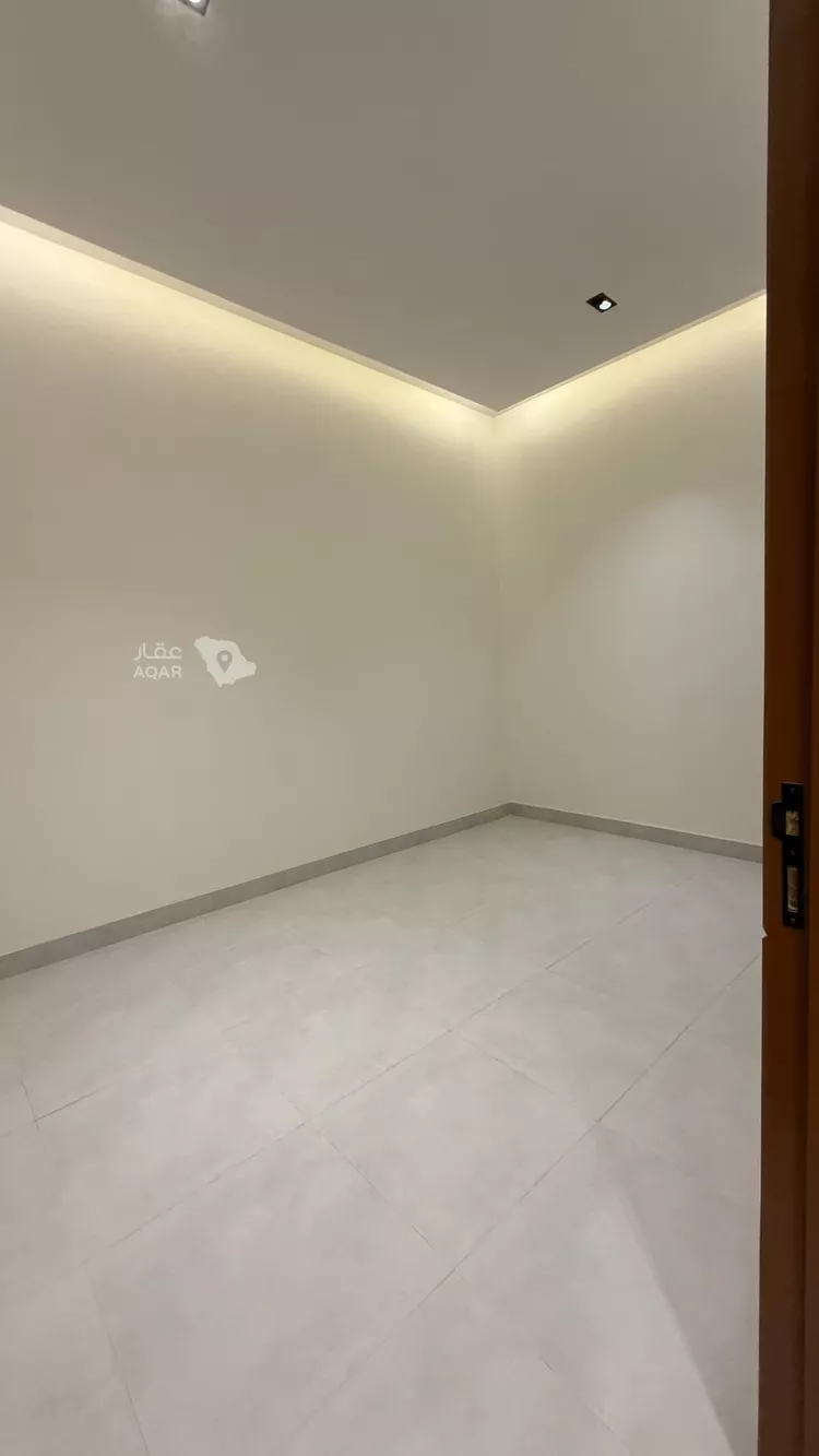 Floor for Sale in Riyadh Ar Rimal 6