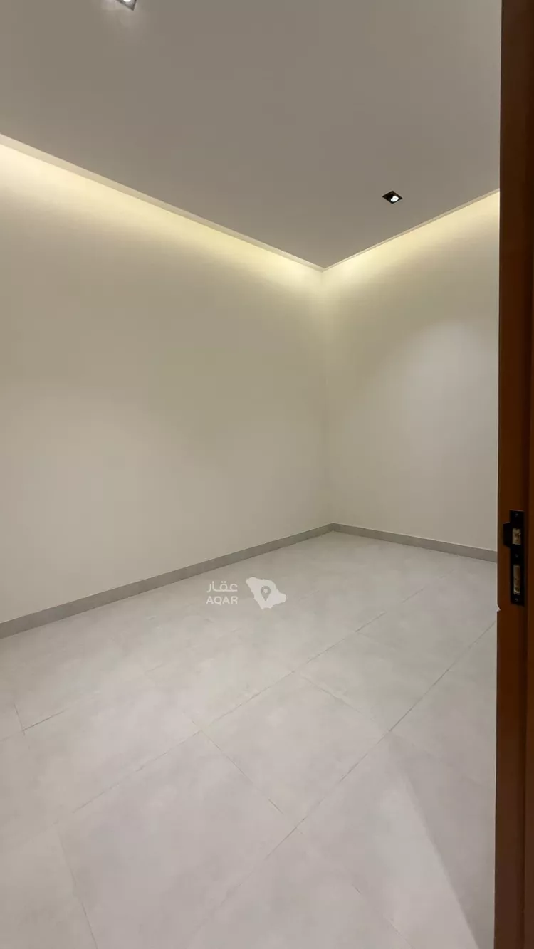 Floor for Sale in Riyadh Ar Rimal 7