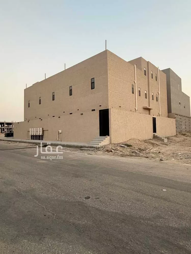 عمارة للإيجار في شارع ابن جرير الطبري, حي العزيزية, مدينة النعيرية, المنطقة الشرقية صورة 2