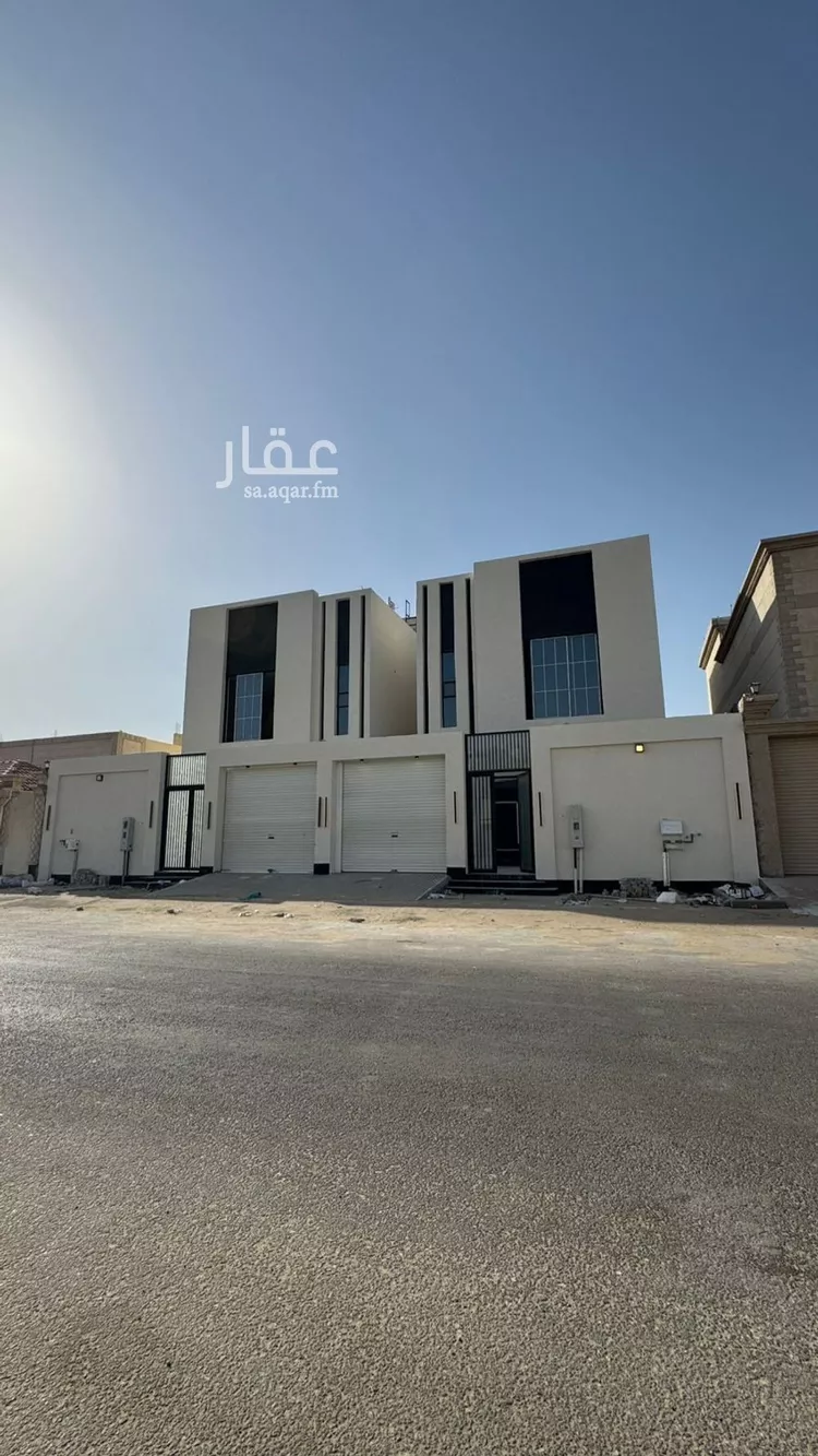 فيلا للبيع في شارع انس الحرثي, حي ضاحية الملك فهد, مدينة الدمام, المنطقة الشرقية