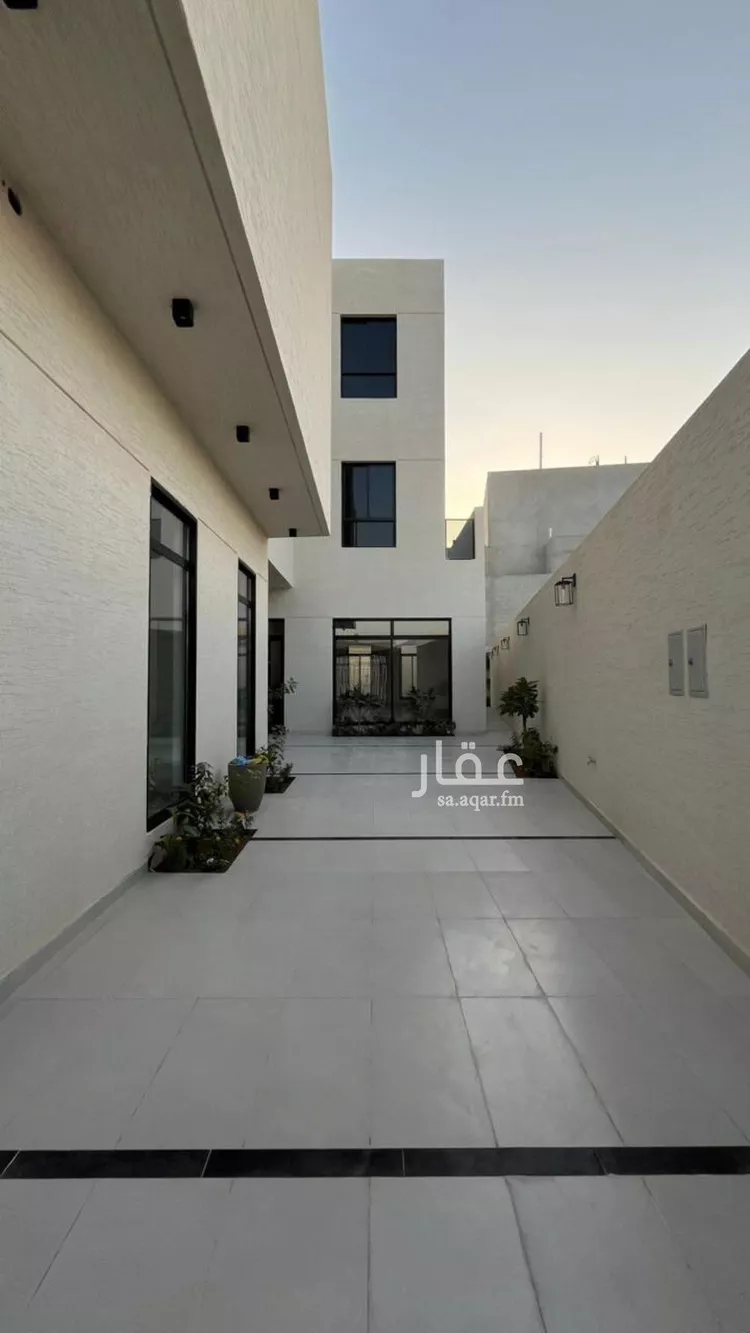 فيلا للبيع في شارع أبي الشيخ الأصبهاني, حي المهدية, مدينة الرياض, منطقة الرياض صورة 2