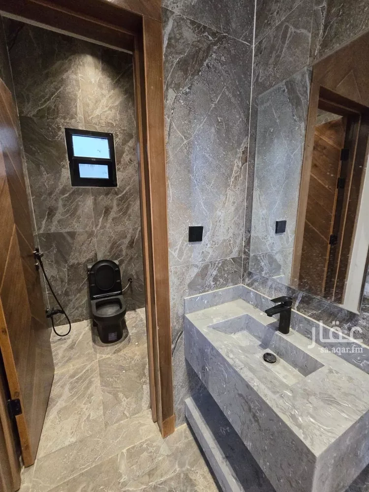 فيلا للبيع في شارع النوارس, حي عكاظ, مدينة الرياض, منطقة الرياض صورة 3