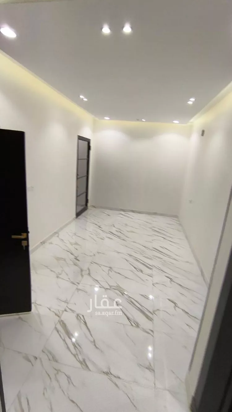 فيلا للبيع في شارع الصفح, حي العريجاء, مدينة الرياض, منطقة الرياض صورة 2