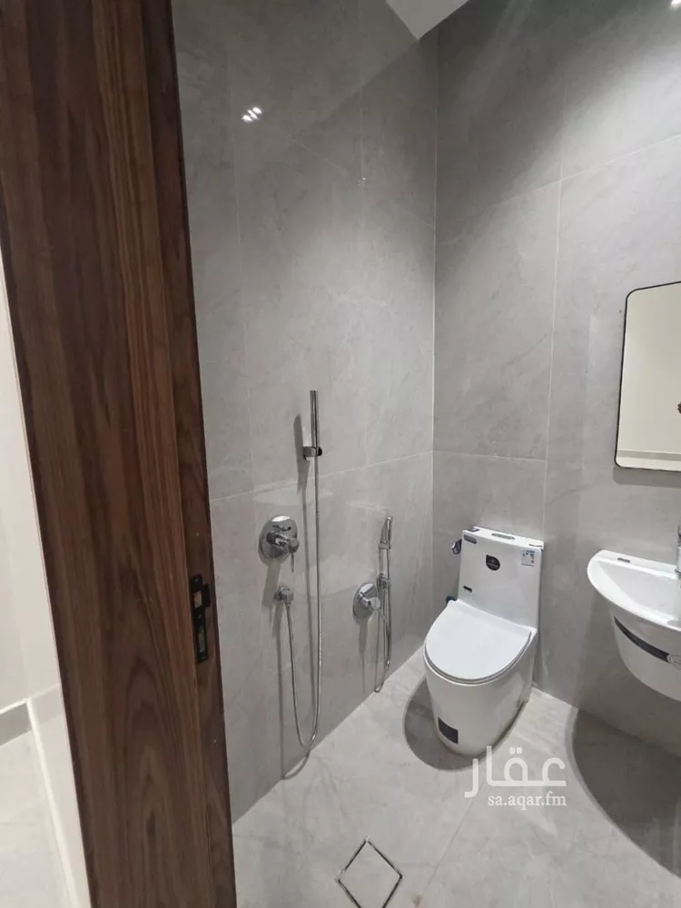 دور للبيع في شارع مدائن صالح, حي العريجاء الغربي, مدينة الرياض, منطقة الرياض صورة 5