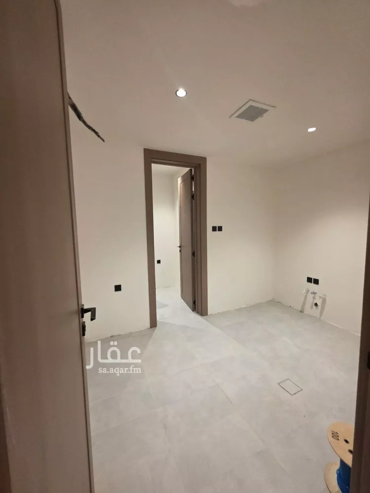 Floor for Sale in Riyadh Al Maizilah 12