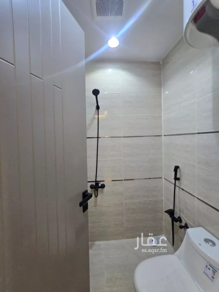 دور للبيع في شارع حصين بن حدير, حي بدر, مدينة الرياض, منطقة الرياض 14