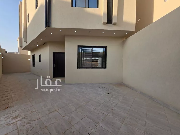 فيلا للبيع في شارع عبدالله السديس, حي بدر, مدينة الرياض, منطقة الرياض صورة 3