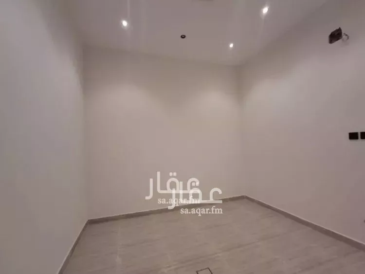 فيلا للبيع في شارع سراج الدين العسقلاني, حي عكاظ, مدينة الرياض, منطقة الرياض صورة 3