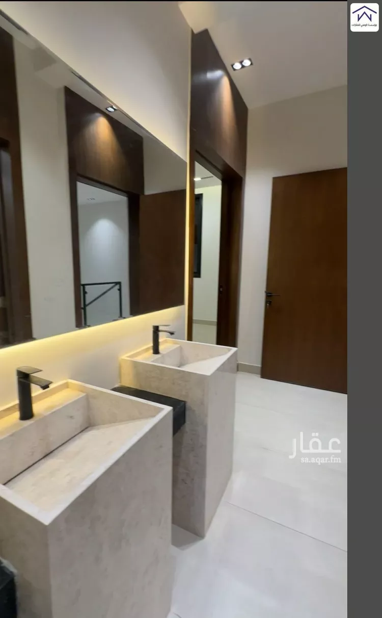 Floor for Sale in Riyadh Al Janadriyah 10