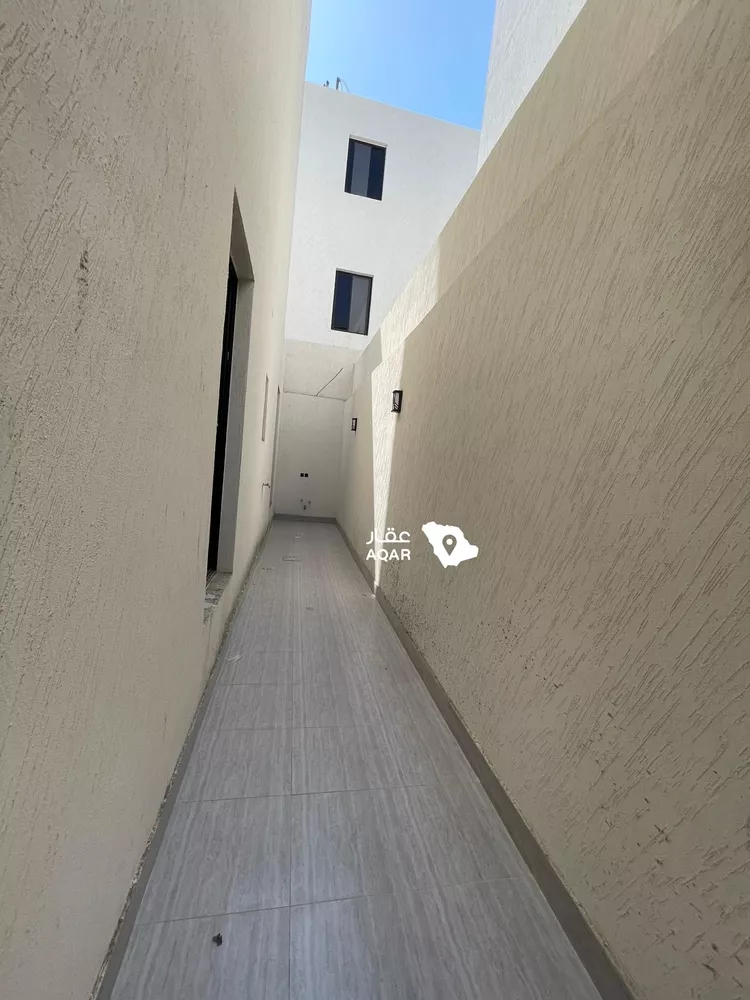 Floor for Sale in Riyadh Ar Rimal 16
