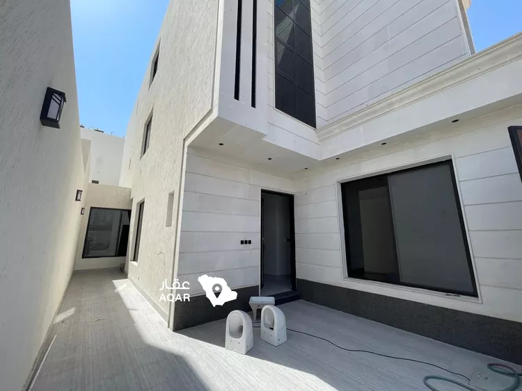 Floor for Sale in Riyadh Ar Rimal 9