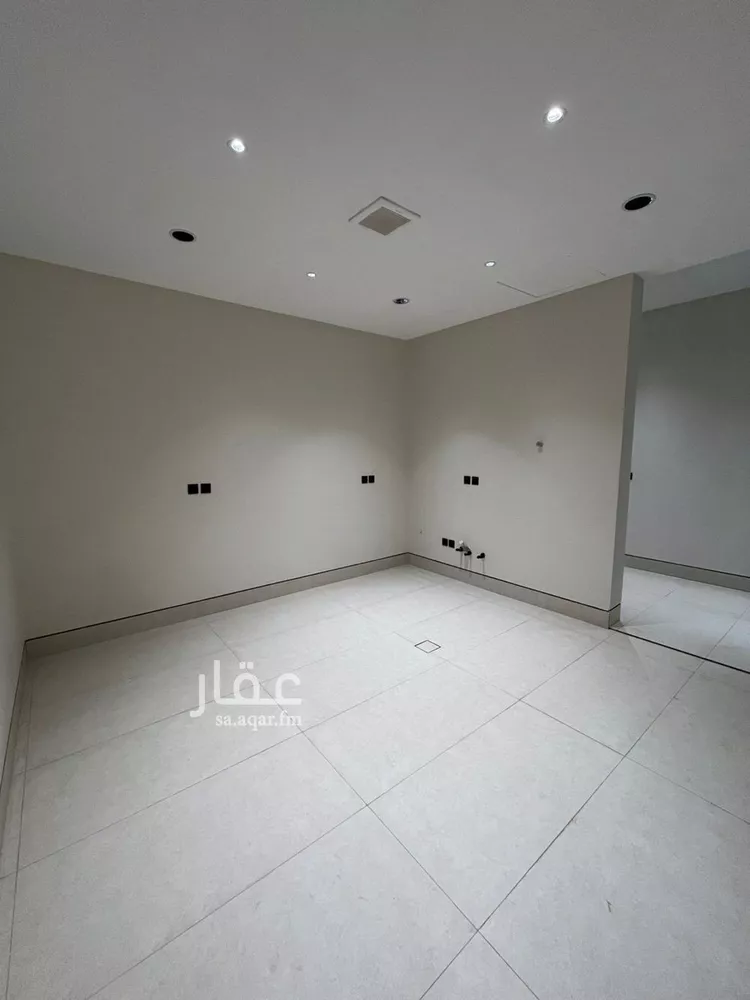 فيلا للبيع في شارع أبي الحسن الأسفرائيني, حي المهدية, مدينة الرياض, منطقة الرياض 9