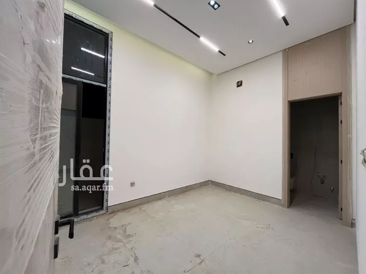 فيلا للبيع في شارع أحمد بن الحسن الأنصاري, حي المهدية, مدينة الرياض, منطقة الرياض 8