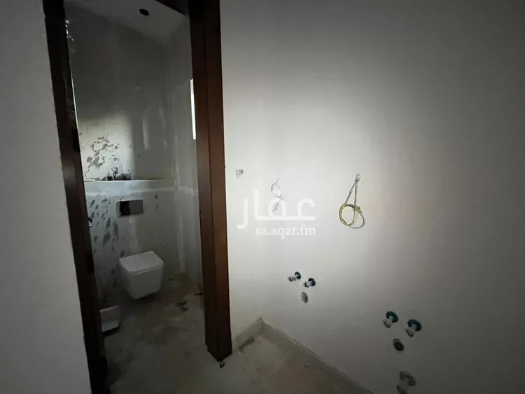 فيلا للبيع في شارع أبي الشيخ الأصبهاني, حي المهدية, مدينة الرياض, منطقة الرياض 11