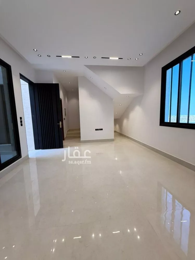 فيلا للبيع في شارع أحمد بن الحسن الأنصاري, حي المهدية, مدينة الرياض, منطقة الرياض صورة 3