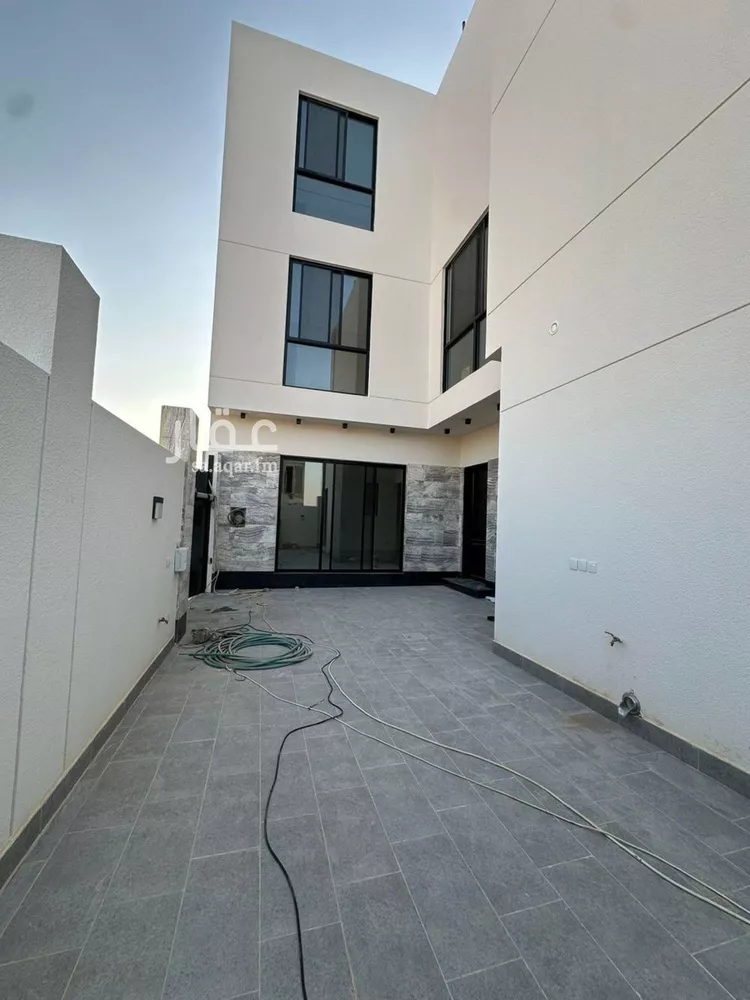 فيلا للبيع في شارع أحمد بن نبهان الحافظ, حي المهدية, مدينة الرياض, منطقة الرياض صورة 3