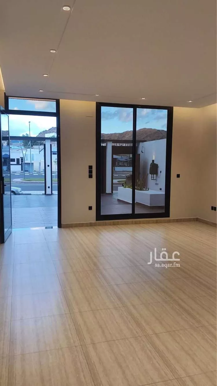 فيلا للبيع في شارع طريق وادي وج, حي عكرمة, مدينة الطائف, منطقة مكة المكرمة