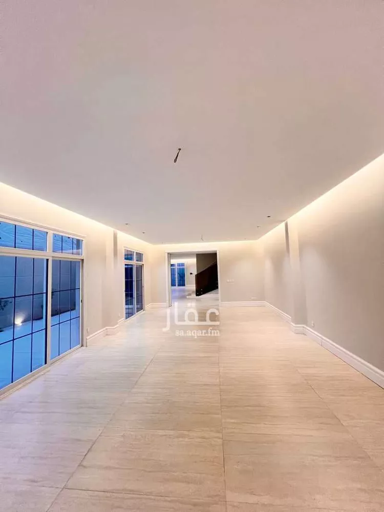 فيلا للبيع في شارع نافع بن مالك, حي الندى, مدينة الدمام, المنطقة الشرقية صورة 2