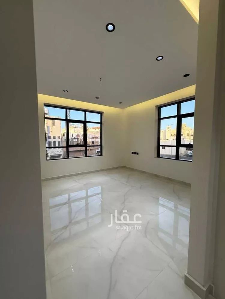 فيلا للبيع في شارع عائذ ابن سلمة, حي الجامعة, مدينة المدينة المنورة, منطقة المدينة المنورة 7