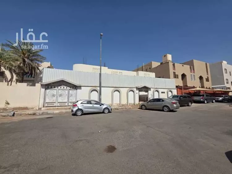 فيلا للبيع في شارع عبدالعزيز ابن قدير, حي العيون, مدينة المدينة المنورة, منطقة المدينة المنورة صورة 5