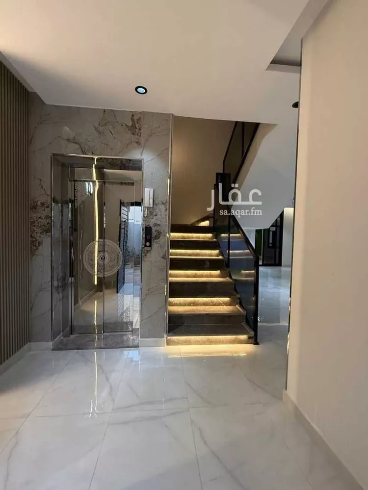 فيلا للبيع في شارع عائذ ابن سلمة, حي الجامعة, مدينة المدينة المنورة, منطقة المدينة المنورة 8
